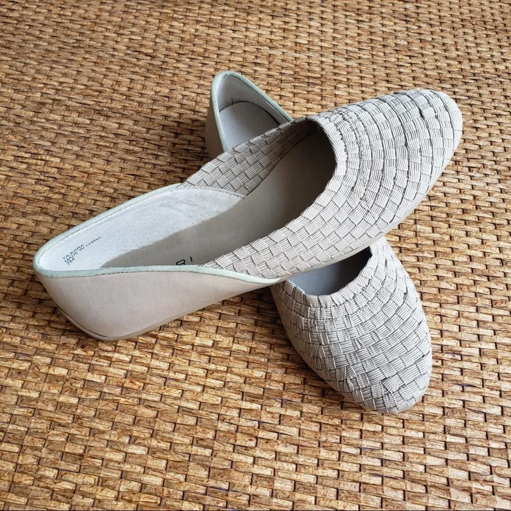 Tahari Kara Women US 7M Nude Flats